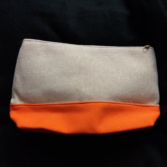 💚$5 or 3/$10 NWOT Cosmetic bag - Picture 2 of 8